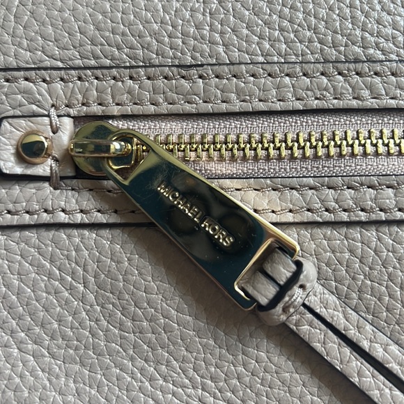 Michael Kors Light Pink Leather Handbag - Picture 2 of 8